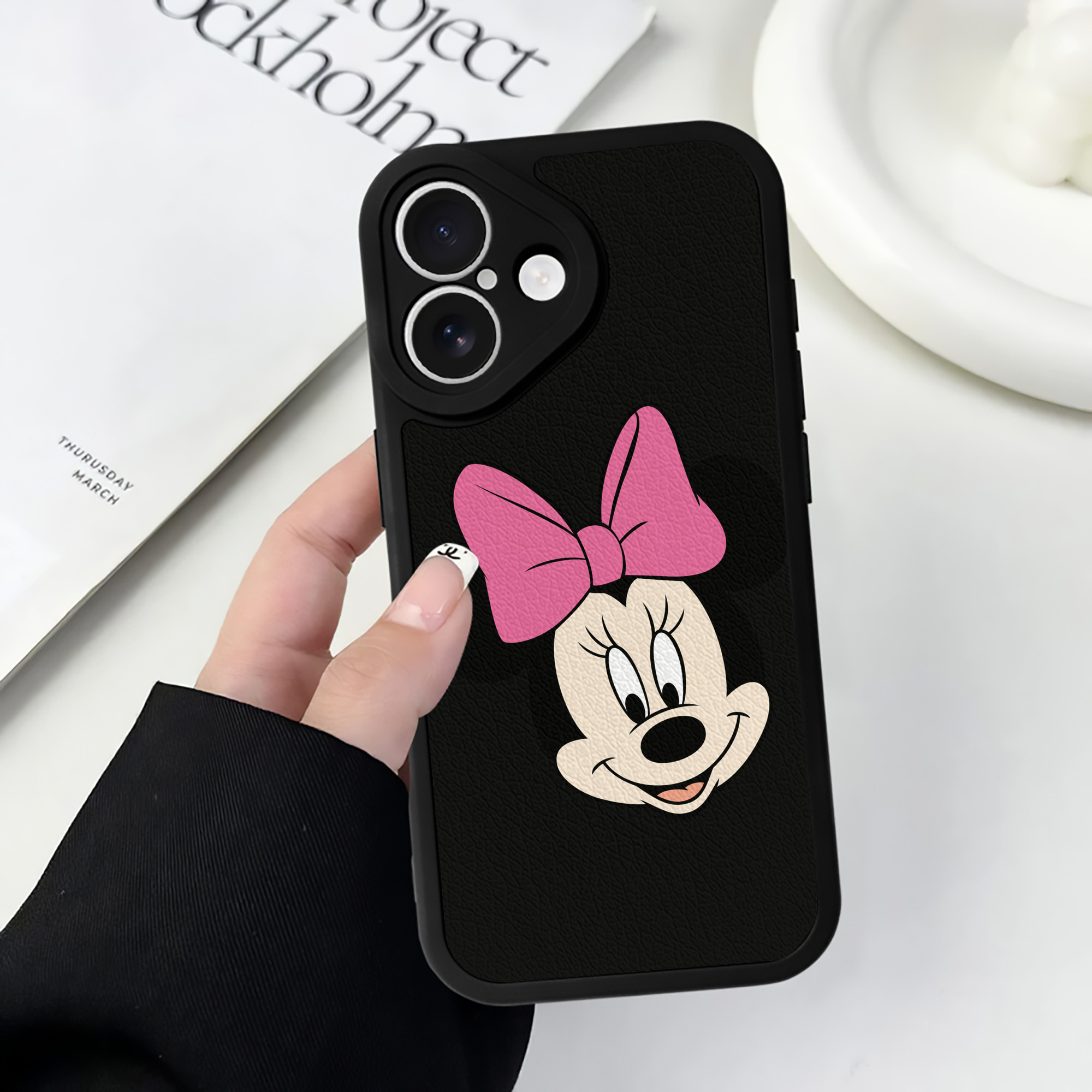 （画像用） ミッキーマウス Mickey Mouse 【iPhone 16シリーズ対応】シリコンスマホケース（レザー調） 材質：シリコン